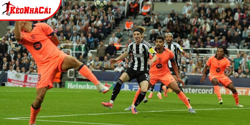 Barcelona vs Newcastle đã hòa ở lượt đi